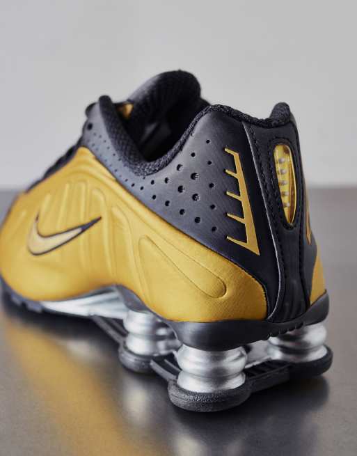 Nike Shox R4 Baskets Dore et noir