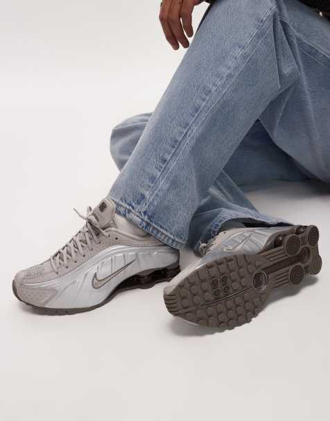 Nike – Shox R4 – Bruna och silverfärgade sneakers - view 1