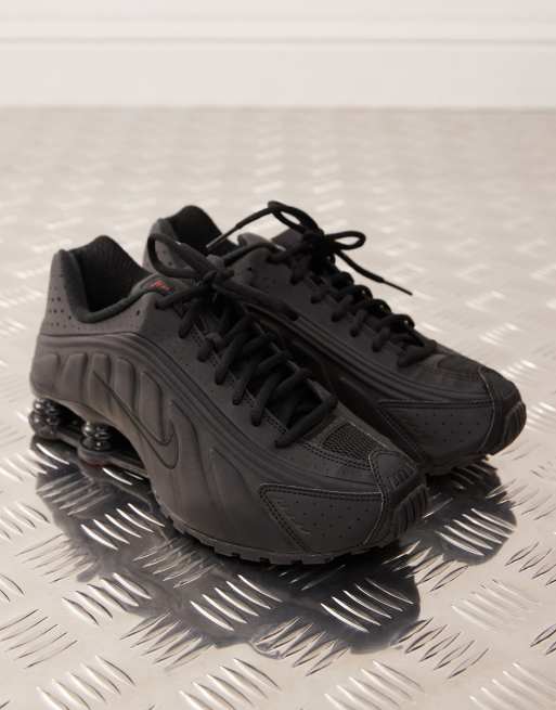 Nike Shox R4 Schwarze Sneaker