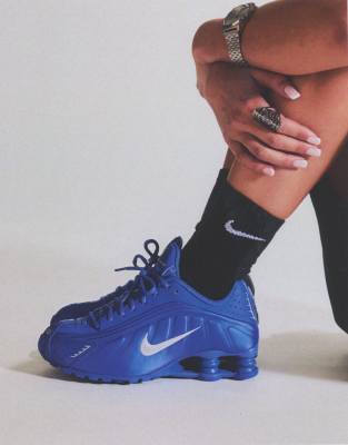 Nike - Shox R4 - Sneaker in Blau