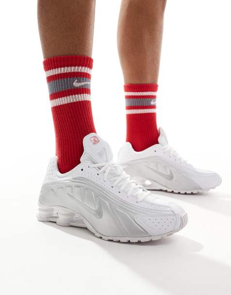 Nike - Shox R4 - Sneakers bianche e argento metallizzato - view 1