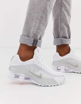 Nike - Shox R4 - Sneakers bianche | ASOS