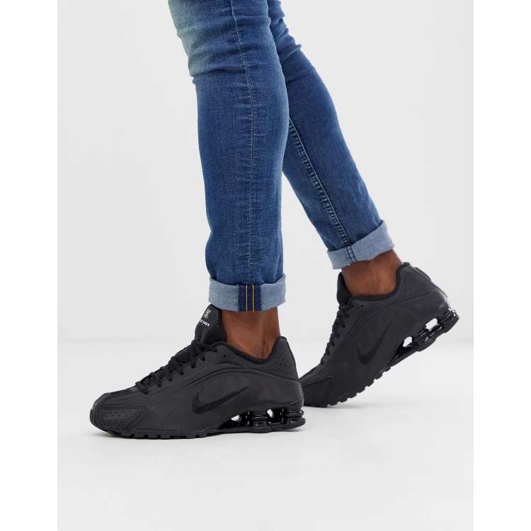 Nike Shox R4 sneakers in black 104265-044 | ASOS