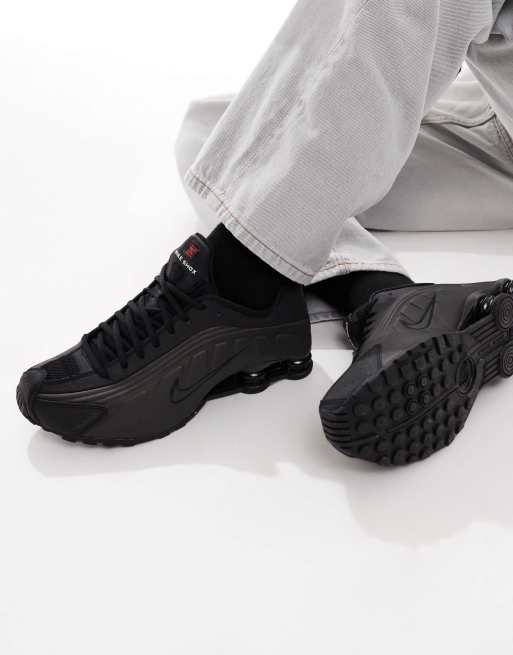 Nike Shox R4 sneakers in black | ASOS
