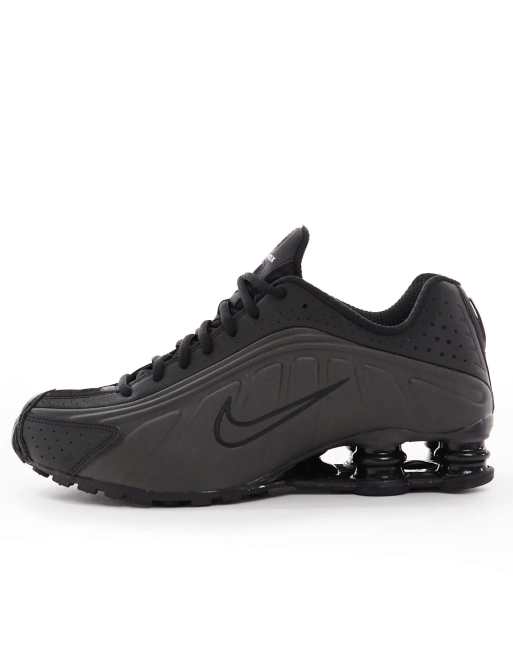 Nike Shox R4 sneakers in black