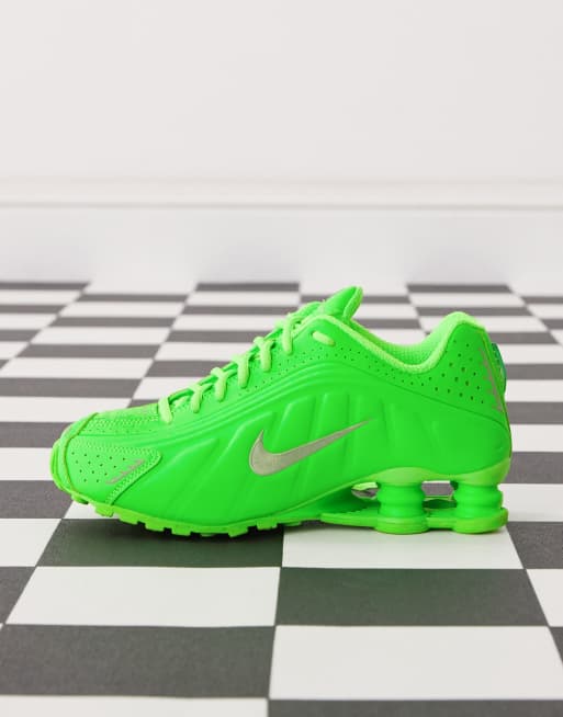 Nike Shox R4 sneakers in green | ASOS
