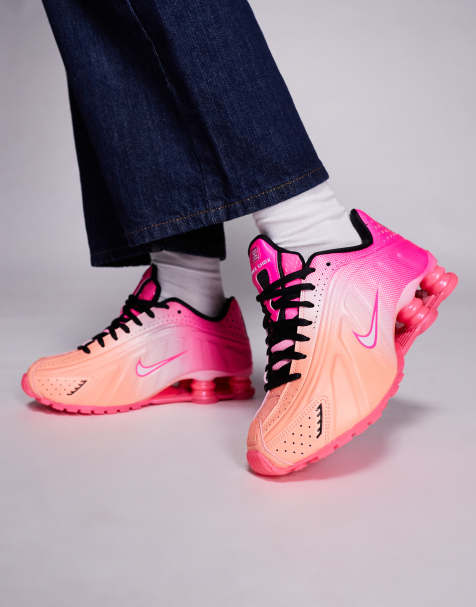 Nike Shox R4 sneakers in hot pink - view 1