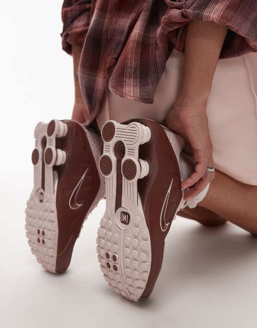 Nike Shox R4 sneakers in light pink