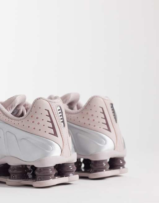 Nike Shox R4 sneakers in silver and light pink , 2 of 5