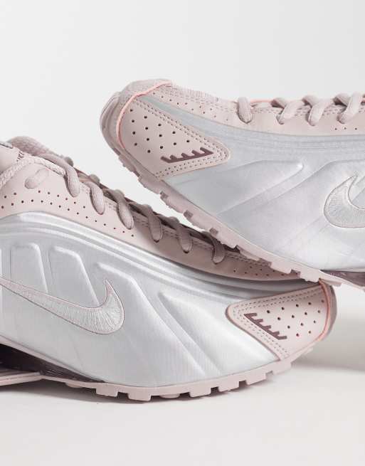 Nike Shox R4 sneakers in silver and light pink , 4 of 5