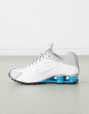 Nike Shox R4 Sneakers