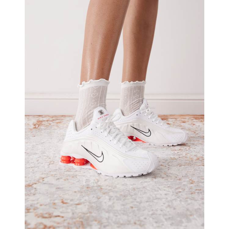 Nike Shox R4 sneakers in white and red | ASOS