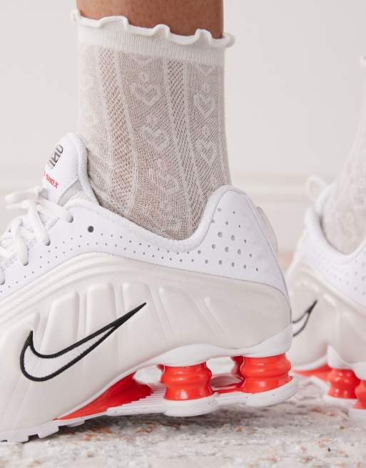 Nike Shox R4 sneakers in white and red | ASOS