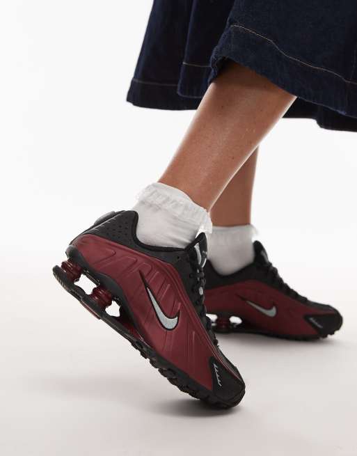Nike - Shox R4 - Sneakers in zwart en rood, 5 van 5