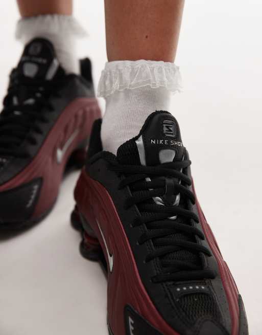 Nike – Shox R4 – Svarta och röda träningsskor, 3 av 5