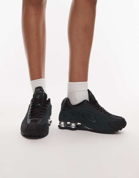 Nike Shox R4 trainers in black and dark green - view 1