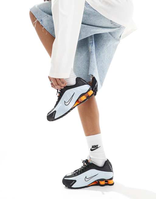 Nike Shox R4 trainers in black and metallic silver | ASOS