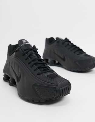 Nike Shox R4 trainers in black