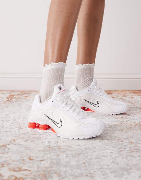 Nike Shox R4 trainers in white and red - view 1