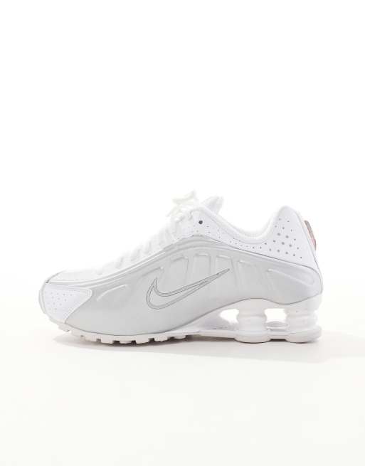 Nike Shox R4 trainers in white