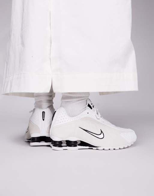 Nike – Shox R4 – Unisex-modell – Vita och beige träningsskor, 5 av 5