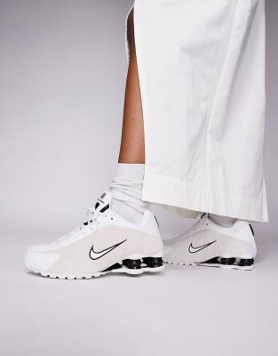 Nike - Shox R4 - Unisex-Sneaker in Weiß und Beige