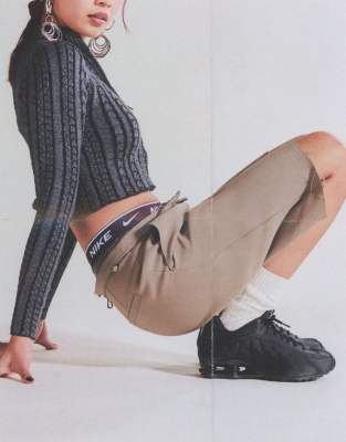 Nike Nike Shox R4 unisex trainers in black