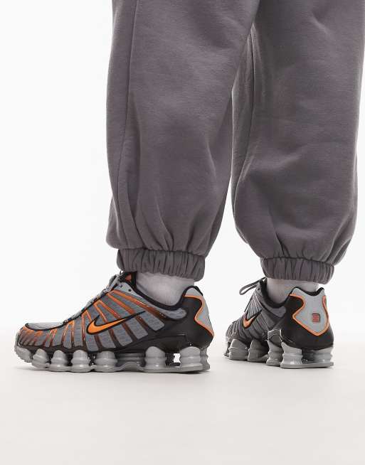 Nike - Shox TL - Baskets - Gris et orange | ASOS