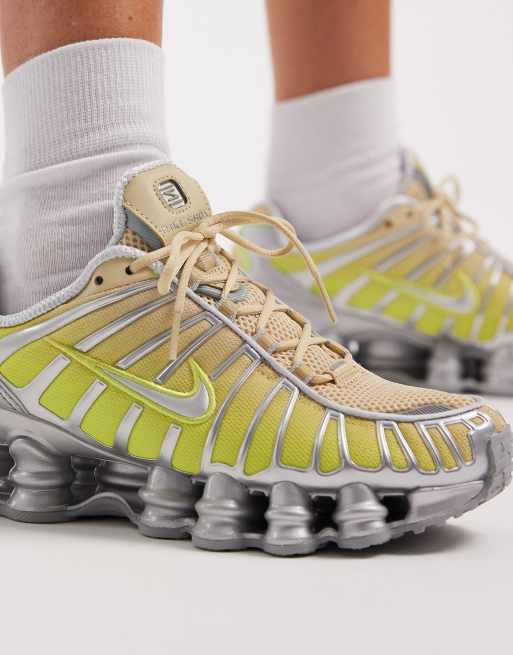 NIKE SHOX TL カーキ スニーカー スナイデルから“洗練カーキ”カラーの限定スニーカー「ナイキ