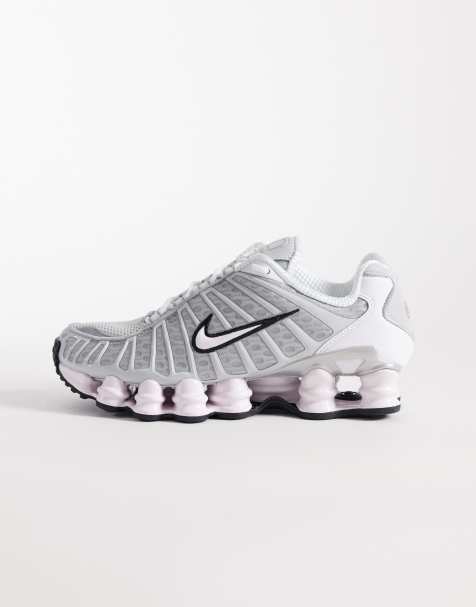 Nike – Shox TL – Sneaker in Grau mit rosa Polka Dots - view 1
