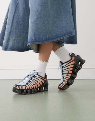 Nike - Shox TL - Sneaker in Orange und Schwarz