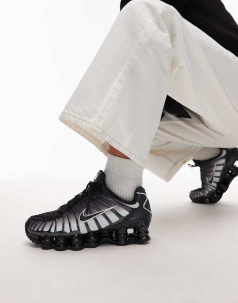 Nike – Shox TL – Sneaker in Schwarz und Weiß - view 1