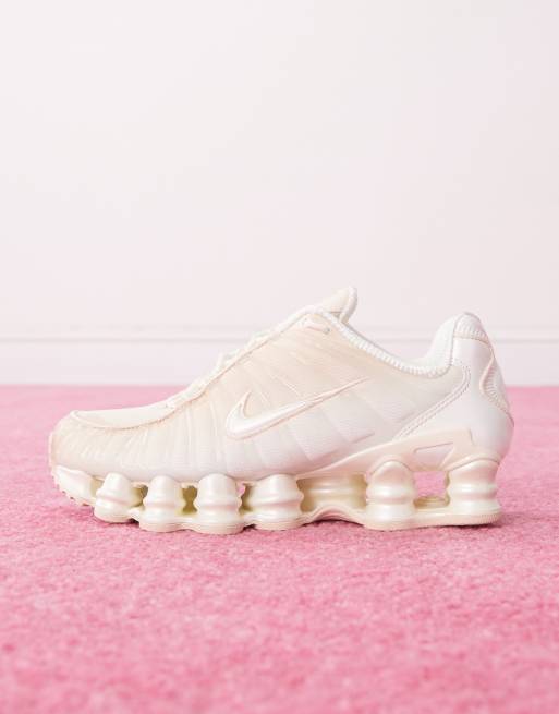 Nike – Shox TL – Sneaker in Wollweiß mit Details in Perlmuttoptik, 2 von 5