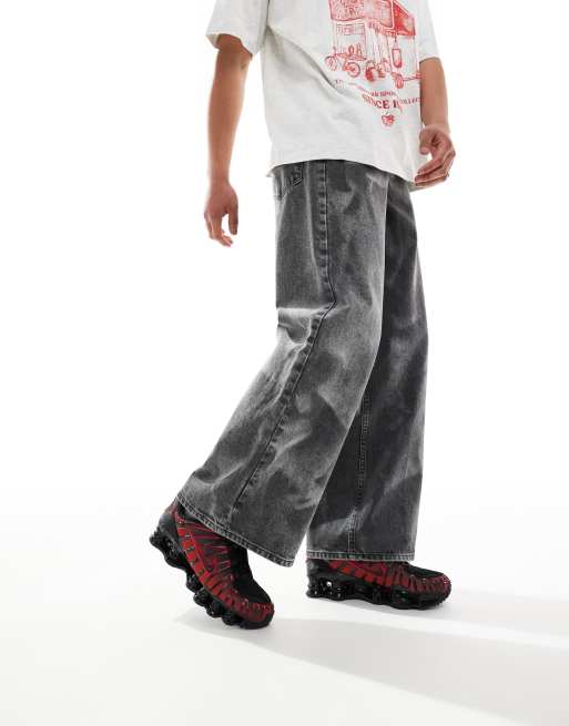 Nike Shox TL sneakers in black and red, 3 of 5
