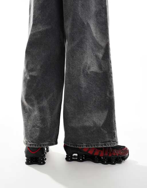 Nike Shox TL sneakers in black and red, 4 of 5