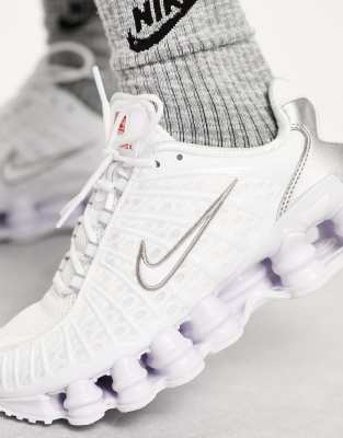 Nike Shox ホワイト スニーカー US 9.5 2025年 10/2 発売予定】NIKE SHOX Z “White/Metallic Gold