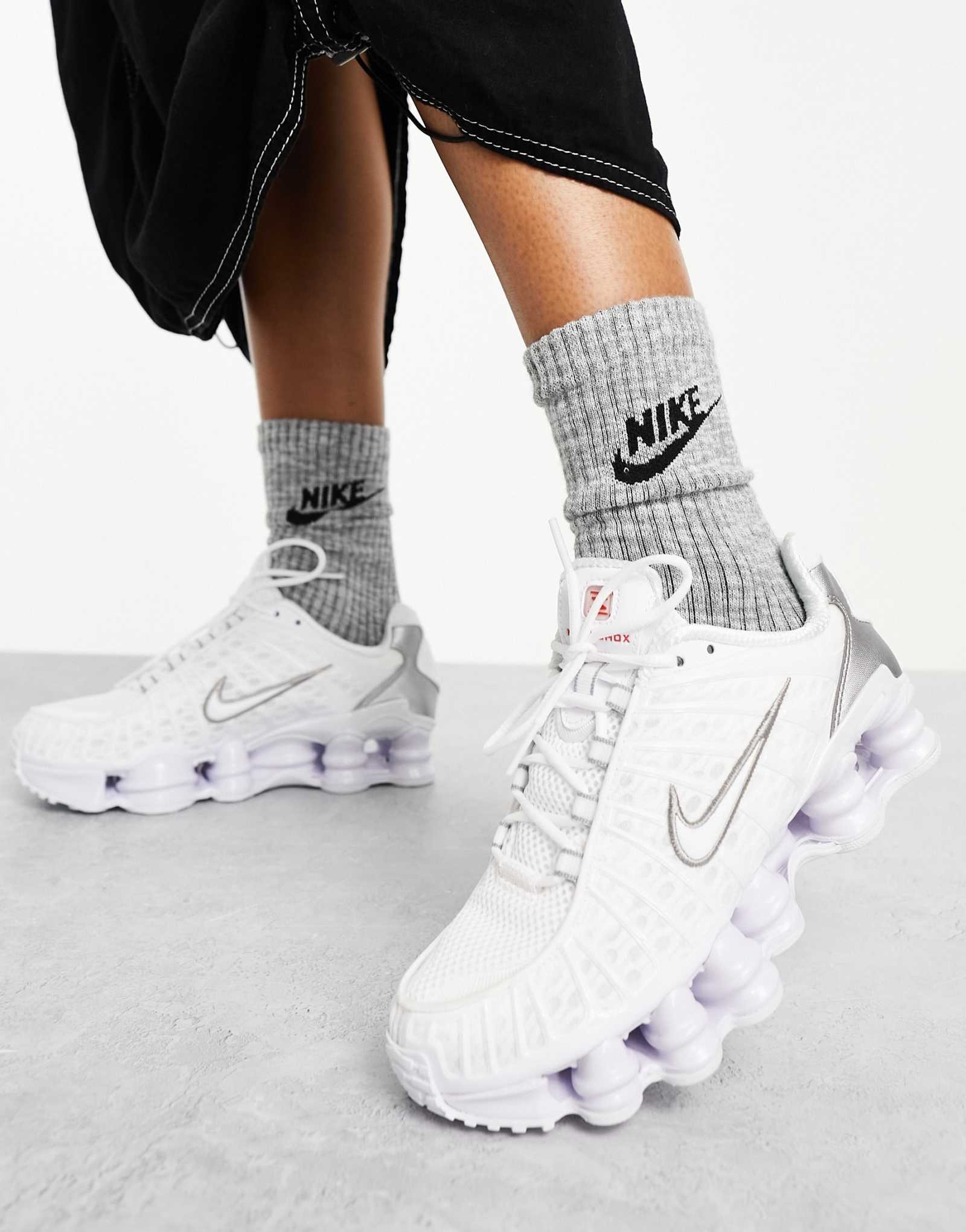 Кроссовки Nike Shox TL белого цвета