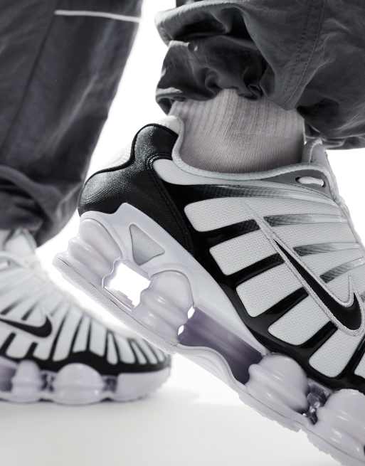 Nike – Shox TL – Svartvita, metalliska träningsskor , 3 av 5