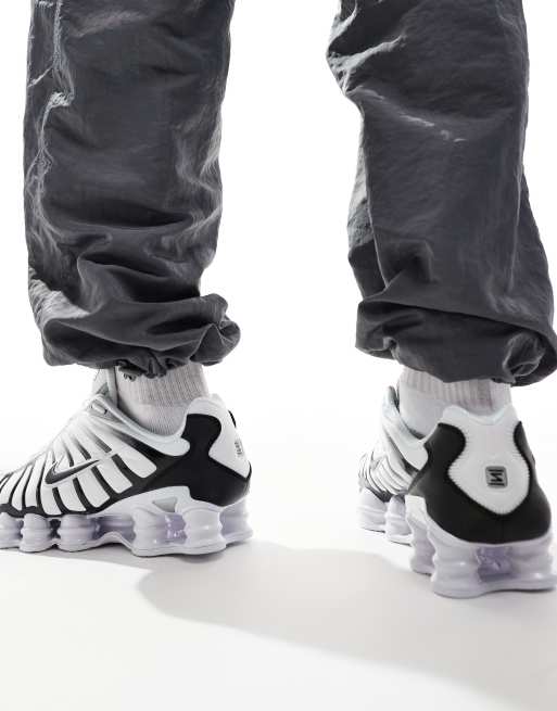 Nike – Shox TL – Svartvita, metalliska träningsskor , 5 av 5