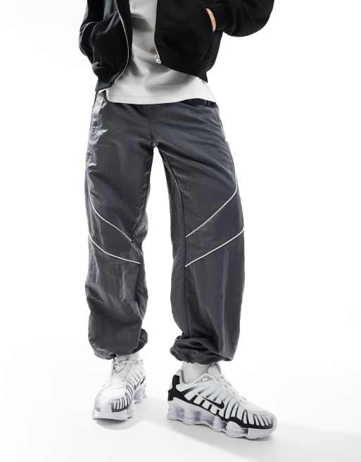 Nike Shox TL trainers in white and black metallic , 4 of 5