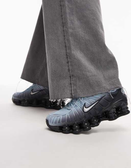 Nike – Shox TL – Unisex-Sneaker in Schwarz und Hellblau, 4 von 5