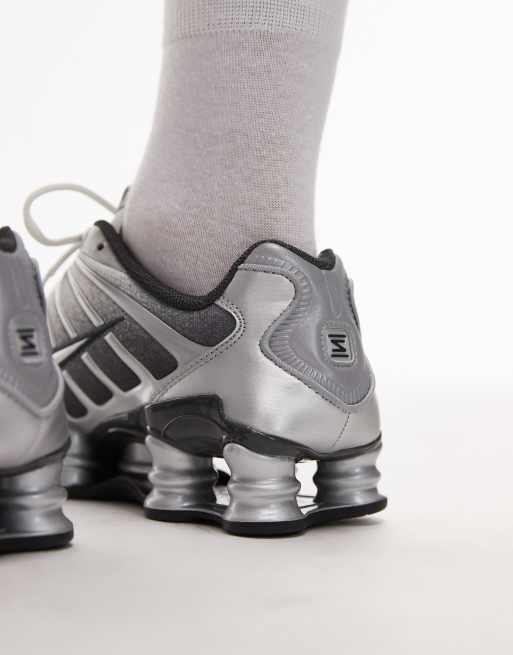 Nike Shox TL unisex trainers in silver, 4 of 5