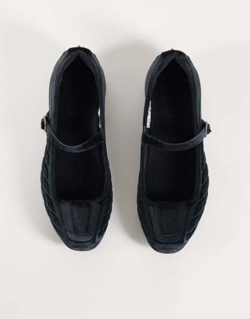Nike Shox Z Calistra Velvet sneakers in black, 2 of 5