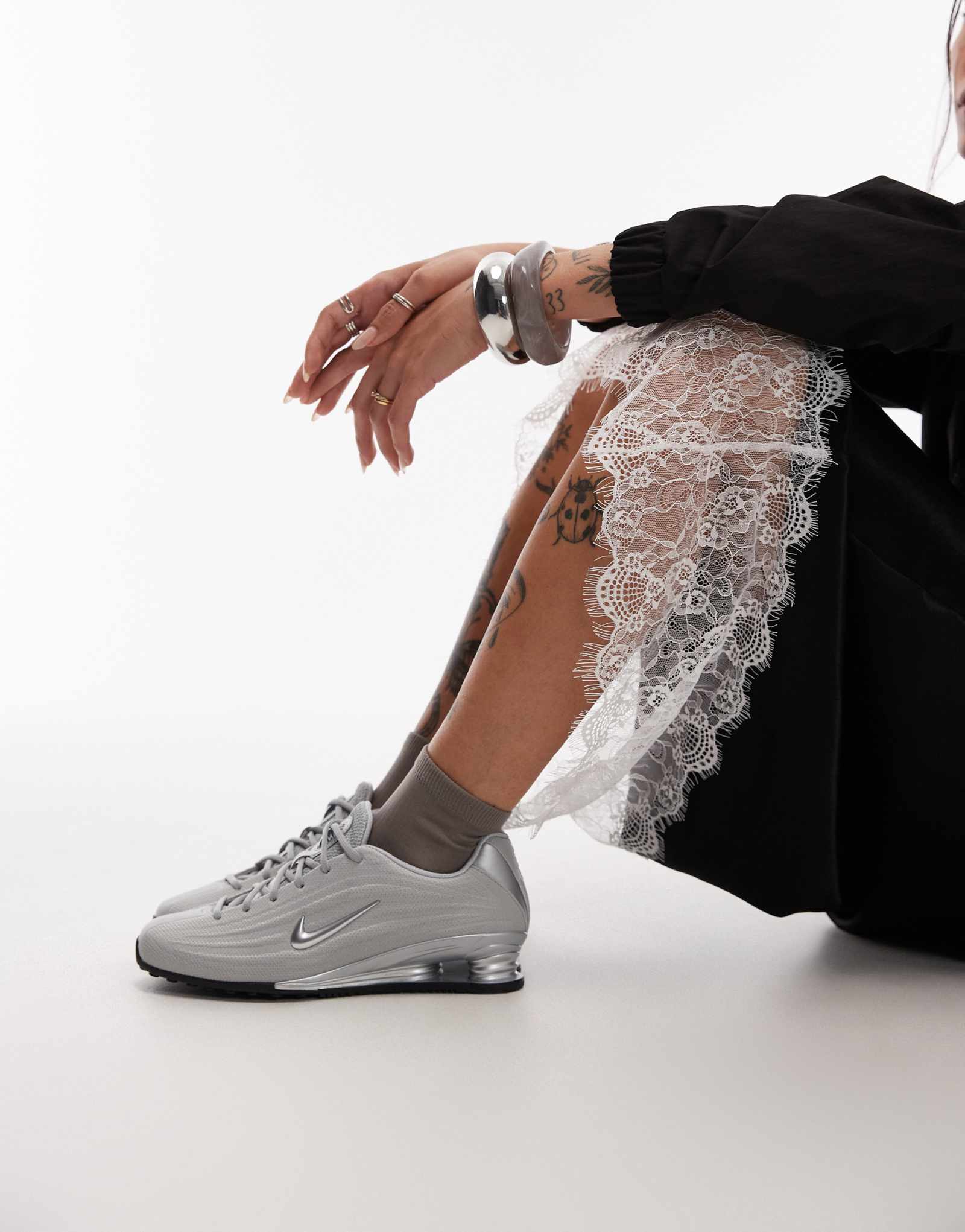 Кроссовки Nike Shox Z серебристого цвета