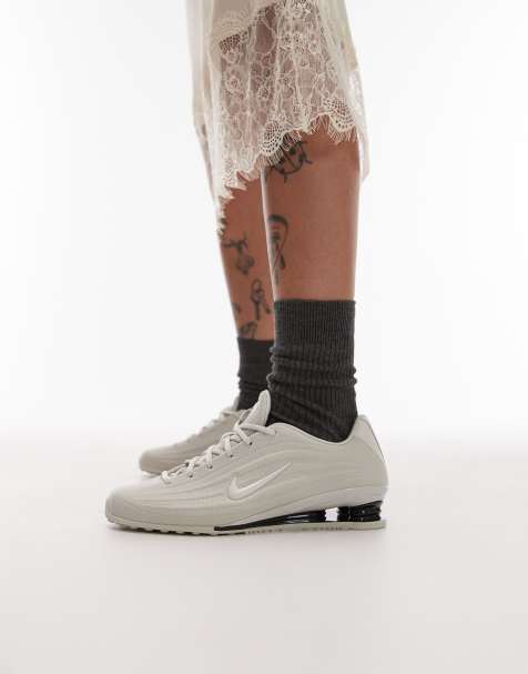 Nike Shox Z trainers in beige - view 1