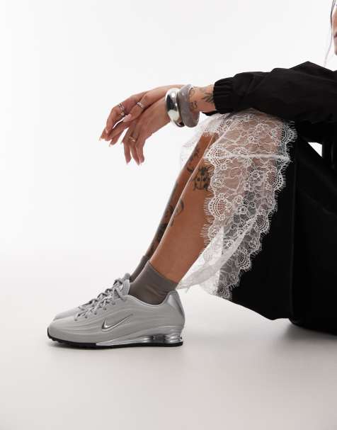 Nike Shox Z trainers in silver - view 1