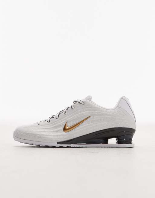 Nike Shox Z trainers in white and gold, 2 of 5