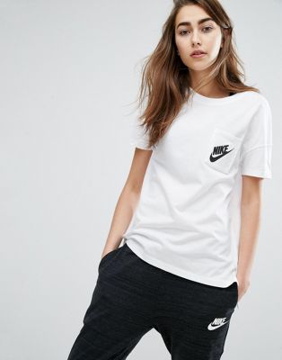 Nike Signal Short Sleeve T-Shirt In White With Small Logo | ASOS