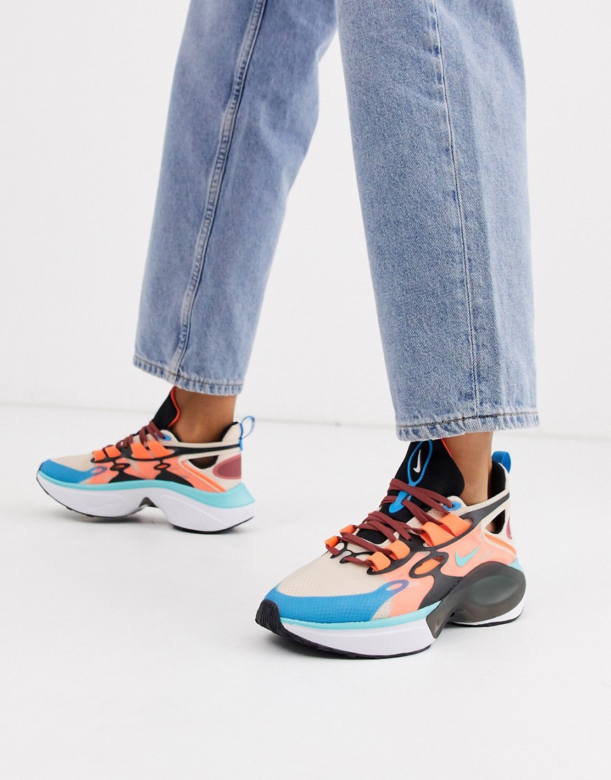Nike - Signal - Sneakers in oranje en blauw