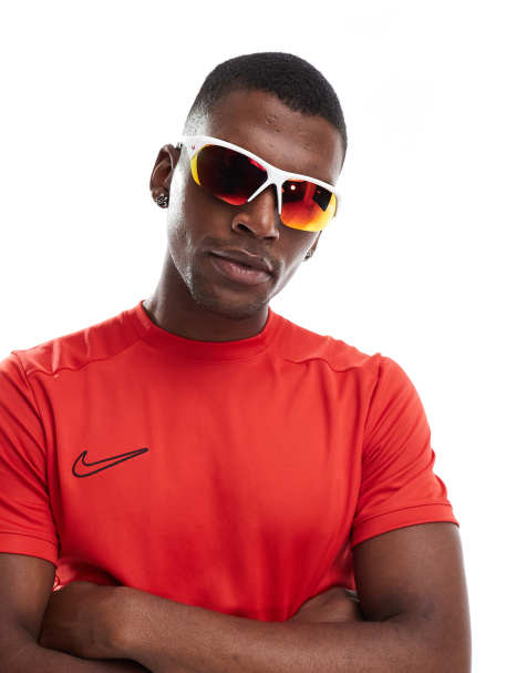 Nike – Skylon Ace – Okulary przeciwsłoneczne do biegania z białymi matowymi oprawkami i czerwonymi lustrzanymi soczewkami - view 1